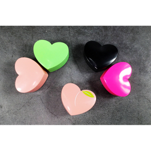 Красочные пластиковые ручные точилки для карандашей для макияжа в форме сердца